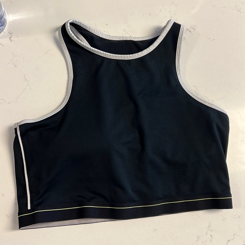 ☘️5/$15 Fabletics black sports bra - Picture 2 of 6